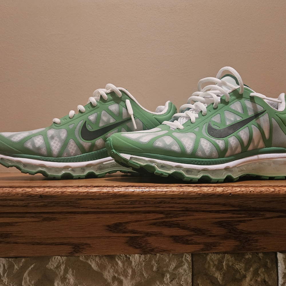 Nike Air Max 2011 Womens Size 10 Shoes